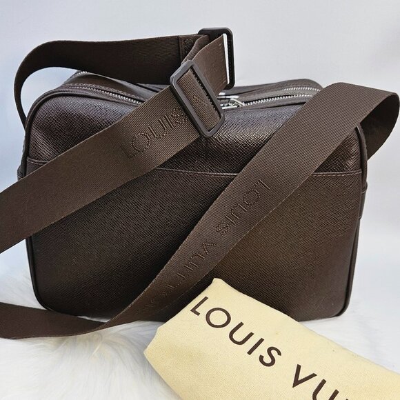 Louis Vuitton Other - Louis Vuitton Taiga Reporter Crossbody bag